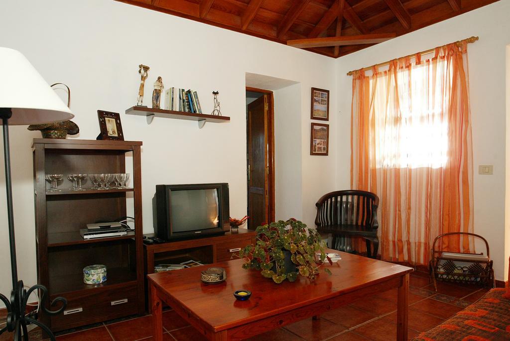 Atilio Villa Puntallana Kamer foto